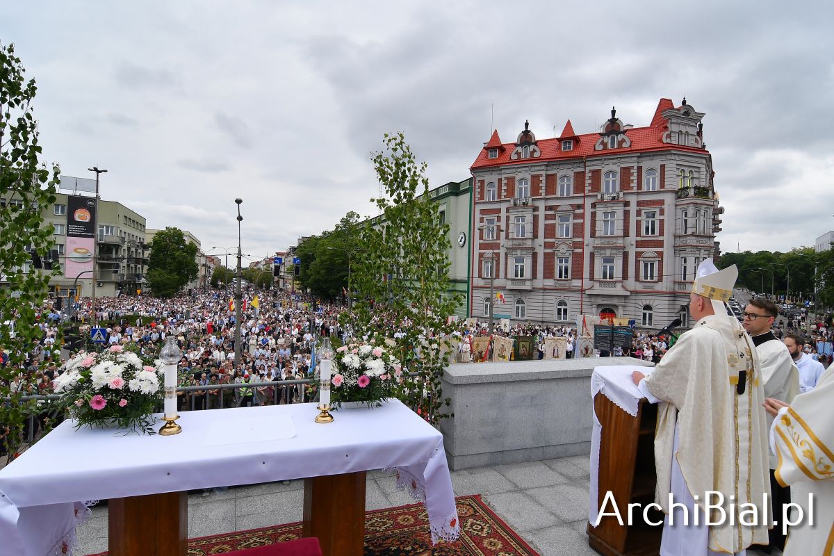 bp. Guzdek – Boże Ciało